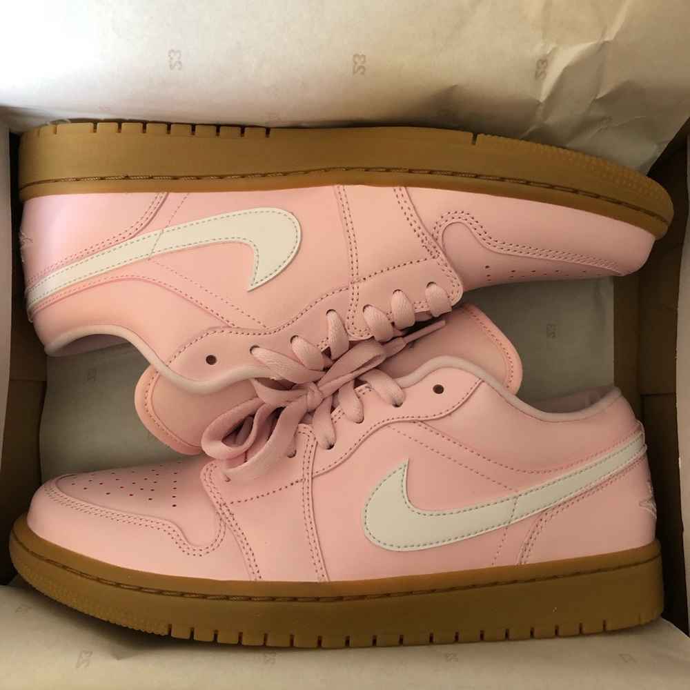 Women’s air Jordan low Size 10.5 Pink !